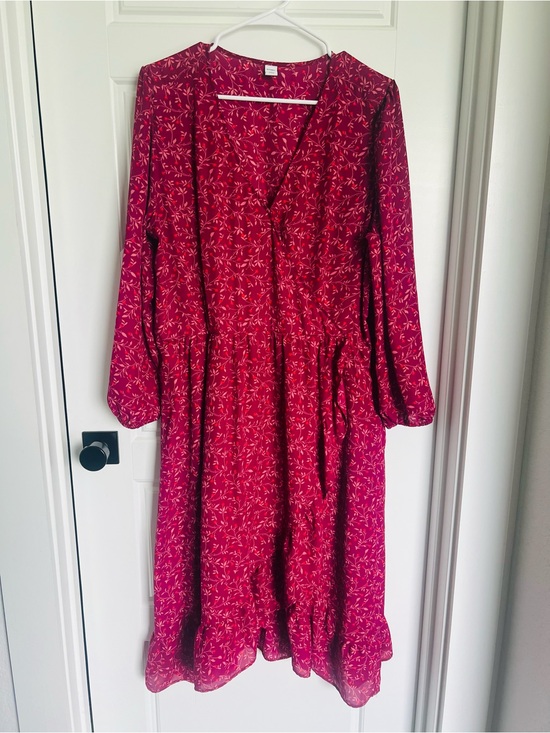 Old Navy Dresses & Skirts - Old Navy Red Floral V-Neck Long Sleeve Dress